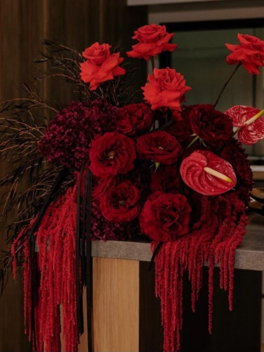 Бургунди цветочная композиция